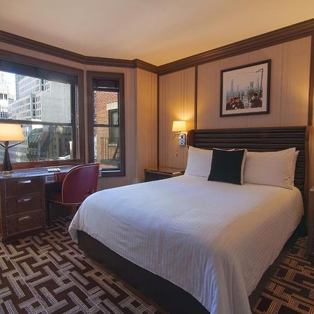 Iroquois New York Times Square Hotel Exterior photo A room at the hotel