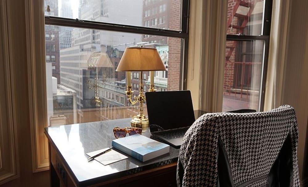 Iroquois New York Times Square Hotel Exterior photo A typical room at the Graduate Center