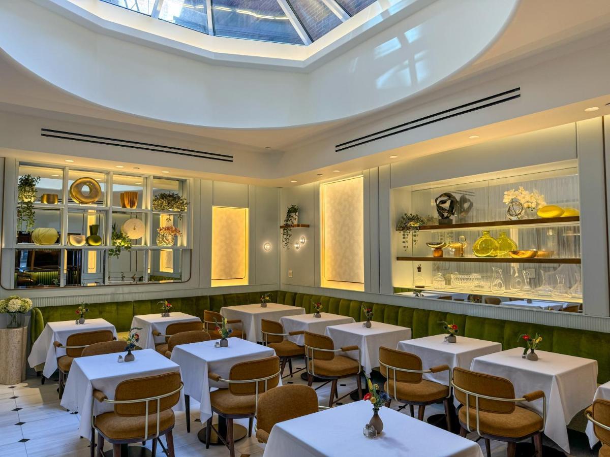 Iroquois New York Times Square Hotel Exterior photo Interior of the restaurant