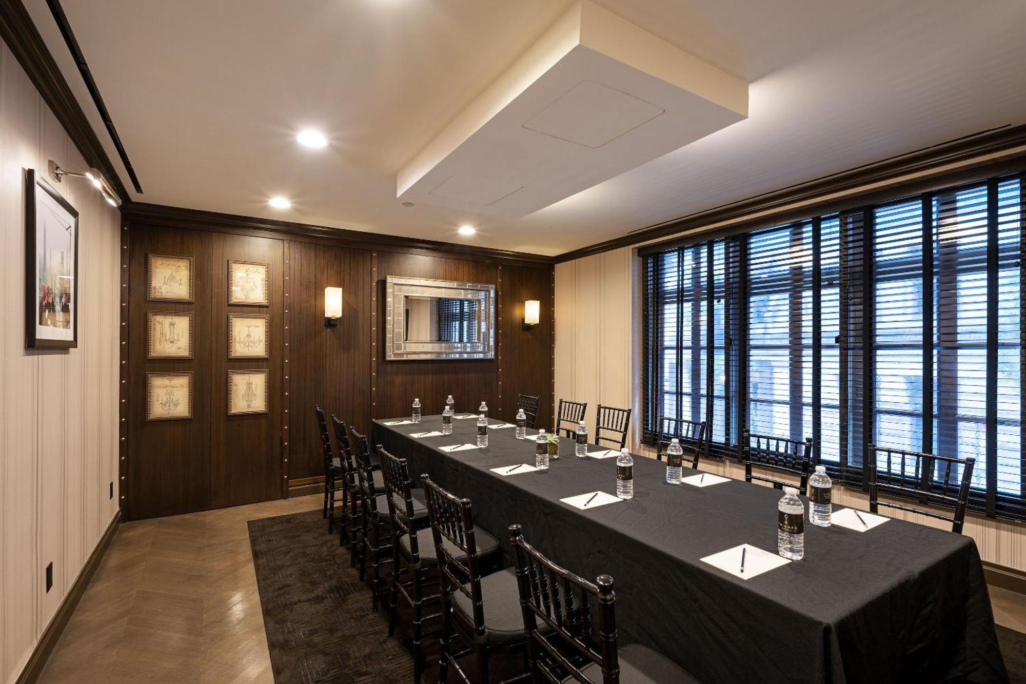 Iroquois New York Times Square Hotel Exterior photo Meeting room at the hotel