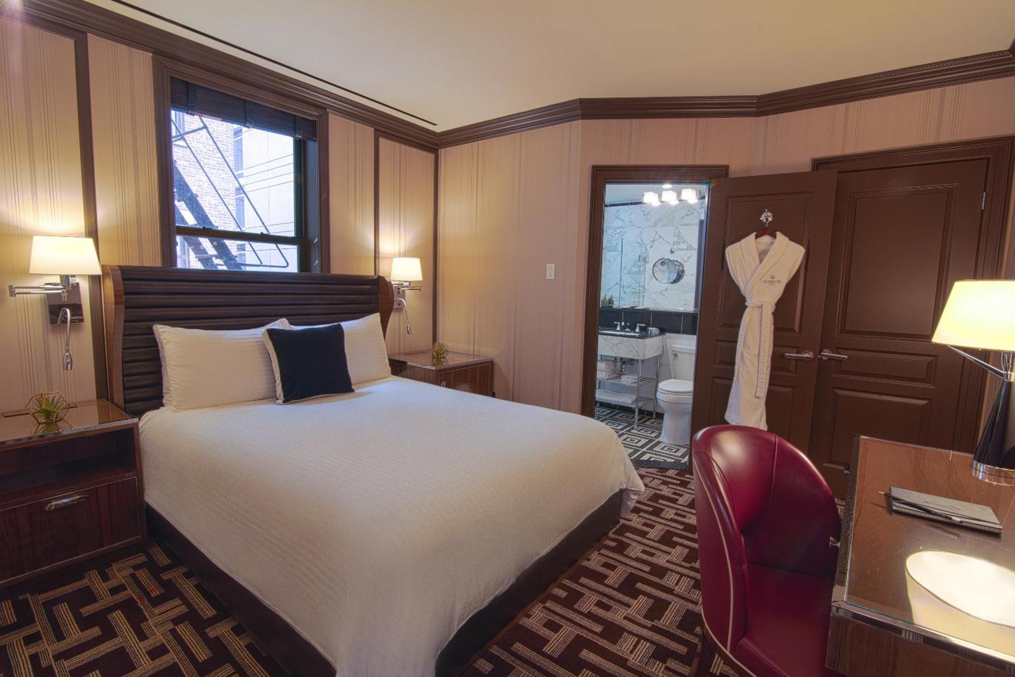 Iroquois New York Times Square Hotel Exterior photo