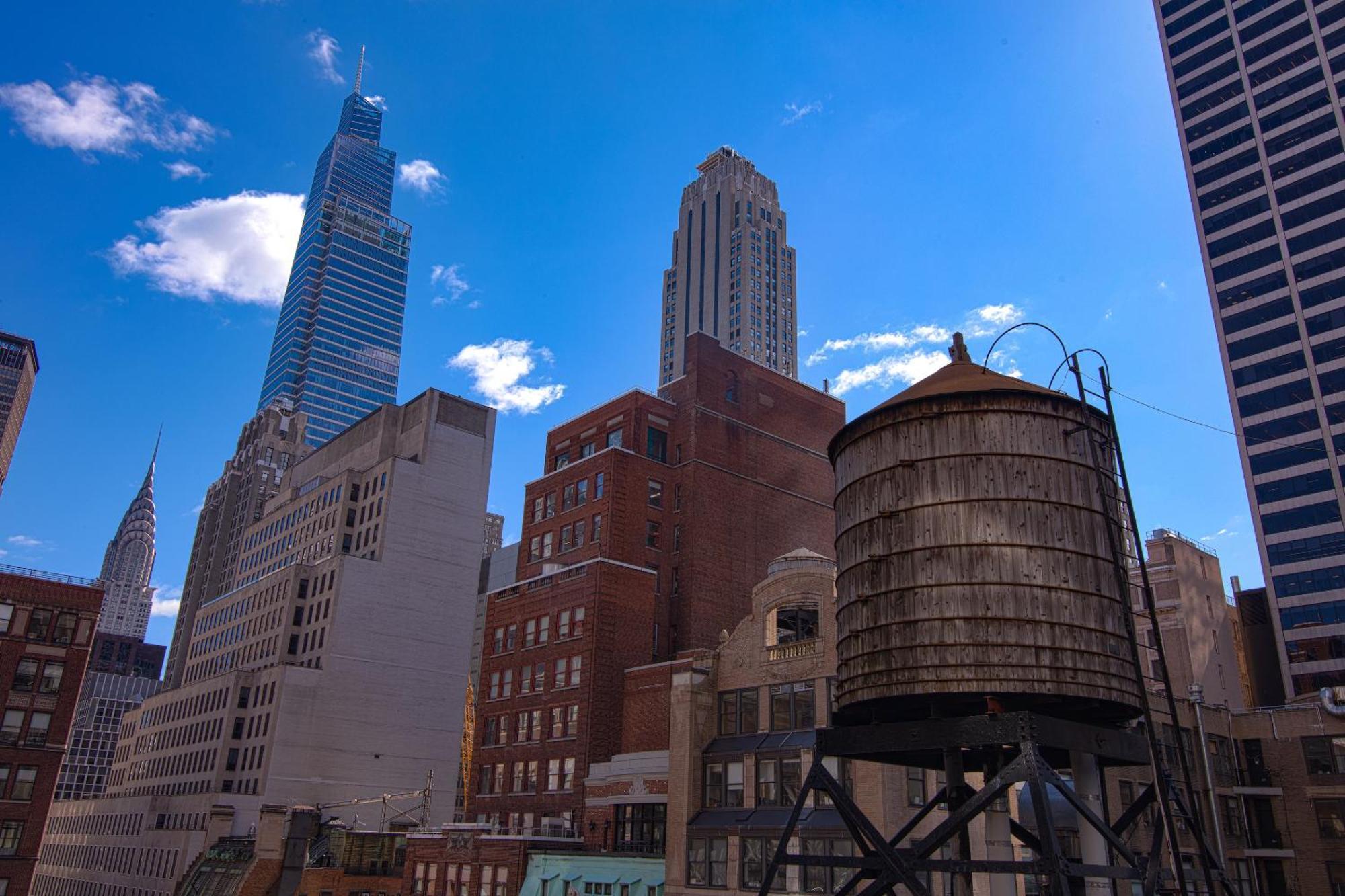 Iroquois New York Times Square Hotel Exterior photo Water tower in New York City