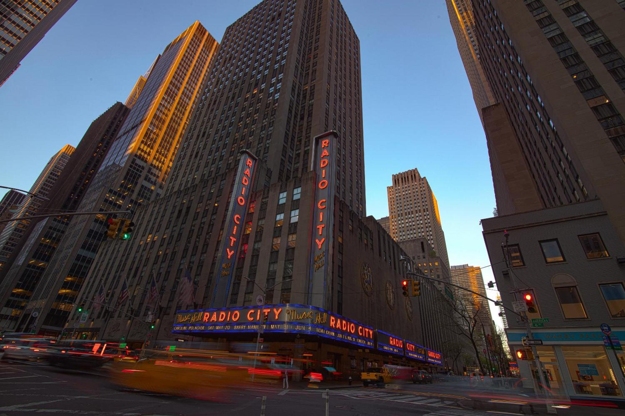 Iroquois New York Times Square Hotel Exterior photo Radio City Music Hall