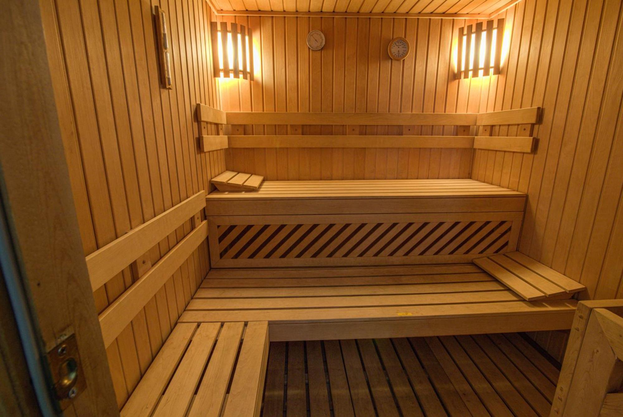 Iroquois New York Times Square Hotel Exterior photo A Finnish sauna